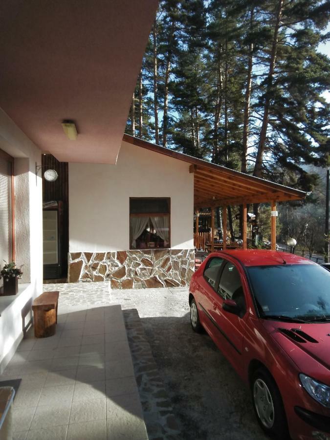 Family Hotel Shisharka 바타크 외부 사진